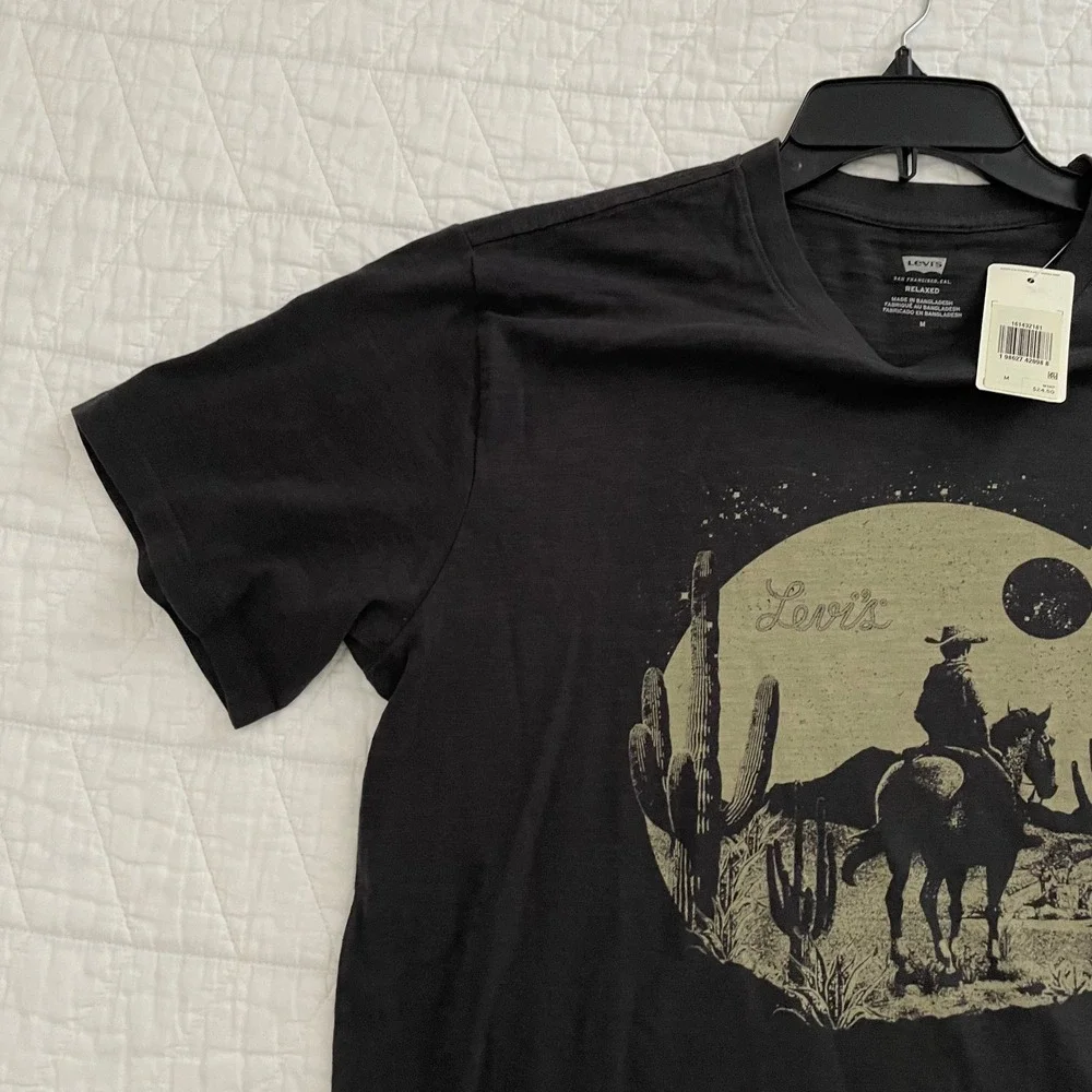 Levi's Mens Relaxed Graphic T-Shirt Charcoal Gray Cowboy Desert Western Medium